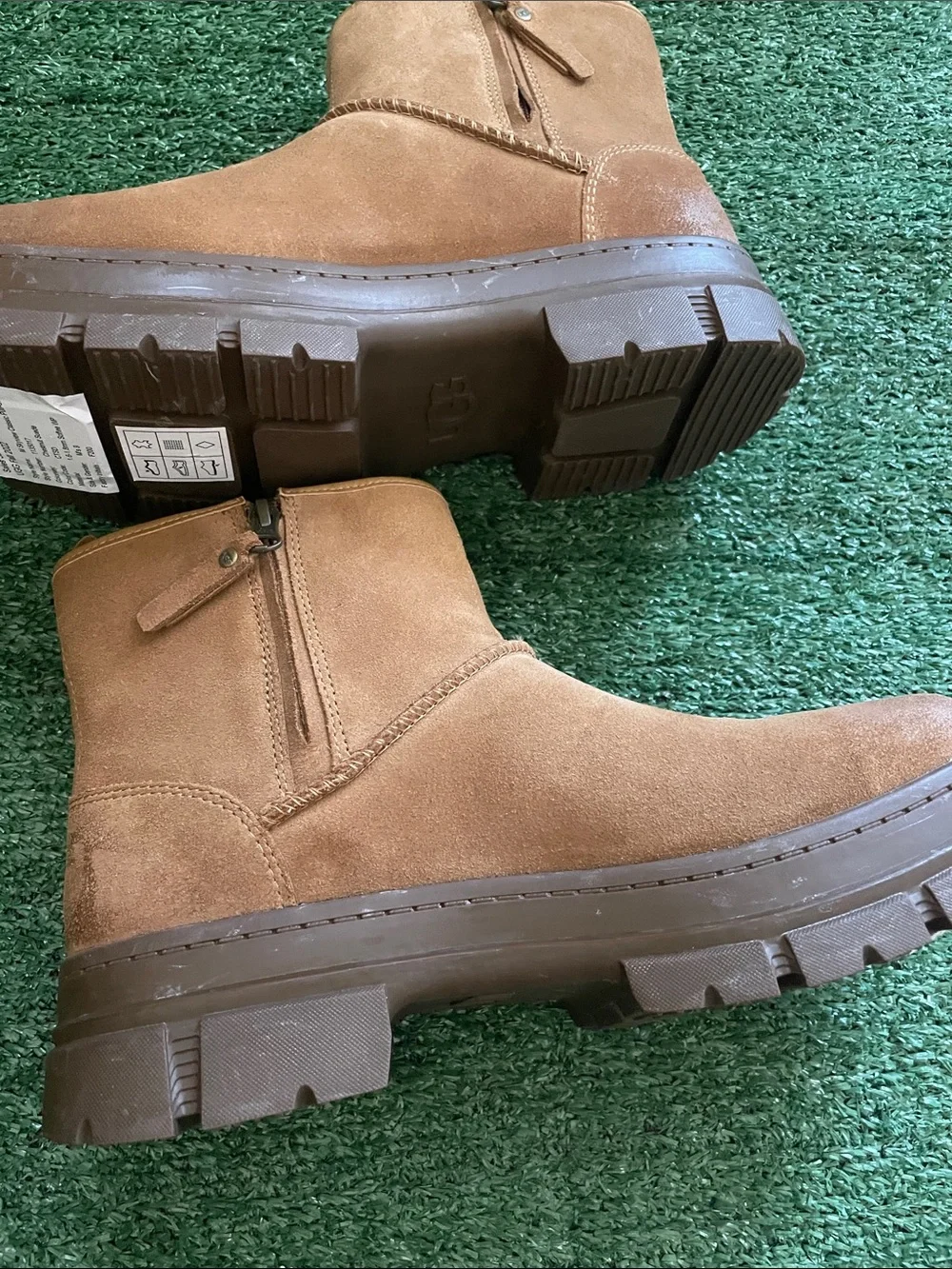 UGG Men’s Size 9 Skyview Classic Pull On Boots Chestnut Suede Waterproof 1135017